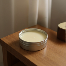 Charger l'image dans la galerie, Baume courbatures naturel en pot métallique pour soulager muscles et articulations douloureux.