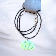 Charger l'image dans la galerie, Collier Éco-Chic en Coton Ciré – Fait Main
