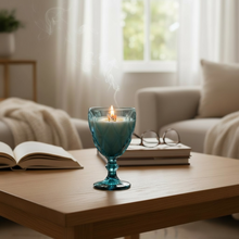 Charger l'image dans la galerie, Bougie Élégante Verre à Vin
