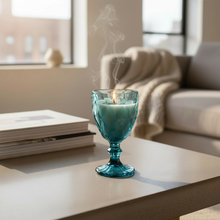 Charger l'image dans la galerie, Bougie Élégante Verre à Vin
