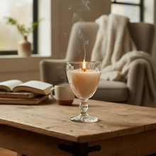 Charger l'image dans la galerie, Bougie Élégante Verre à Vin
