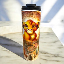 Charger l&#39;image dans la galerie, Verre isotherme 20 oz avec double couvercle, paille rétractable et motif lion coloré.
