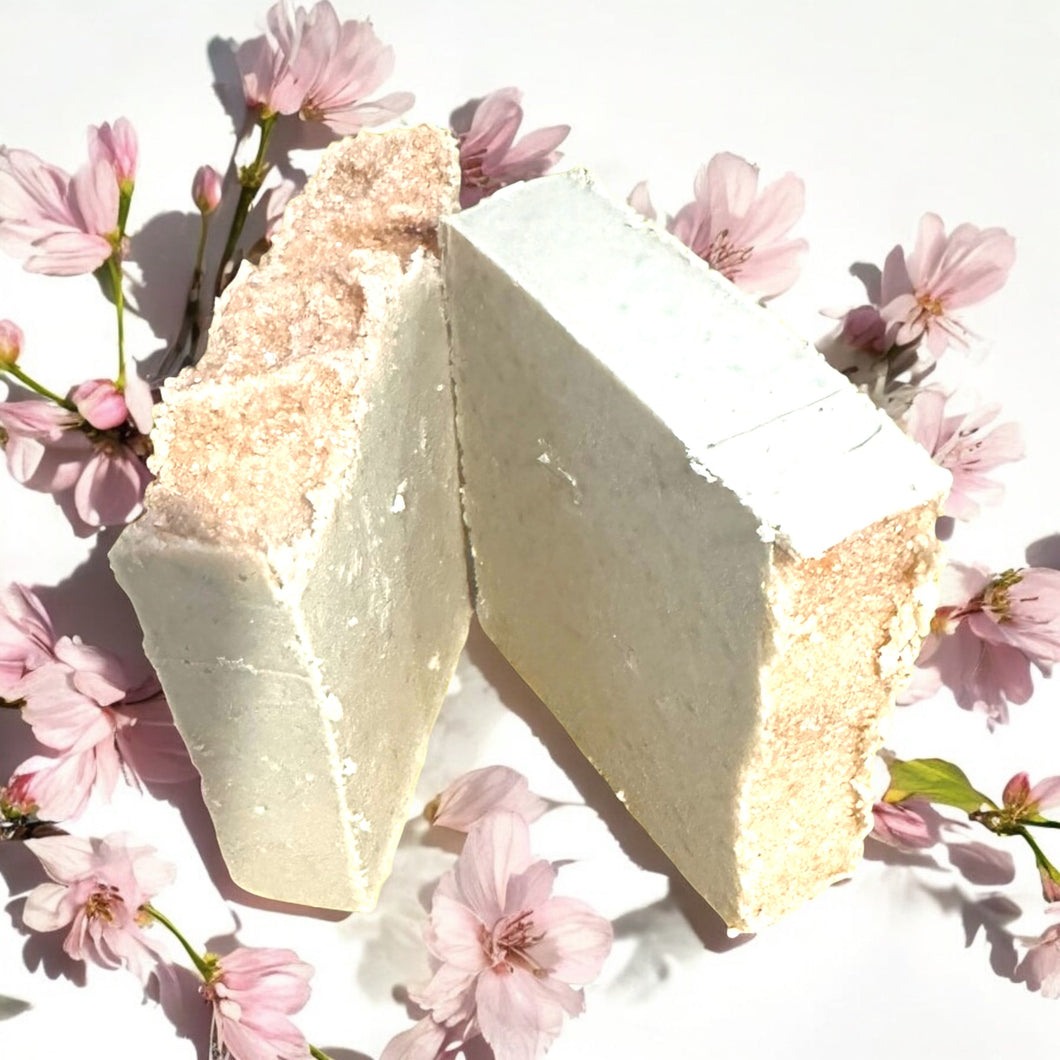 Natural eucalyptus savon en barre with Himalayan salt and white clay exfoliation surrounded by pink flowers